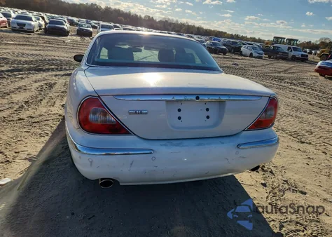 2004 Jaguar Xj8 z USA, uszkodzony, nr VIN SAJWA71C84SG18805
